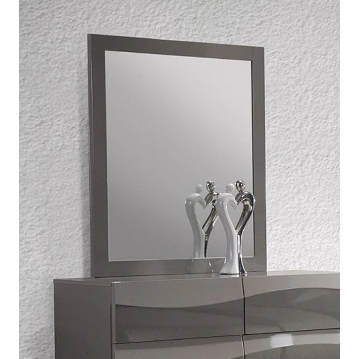 Chambre à coucher 4 pièces Devlin gris lustré format très grand lit